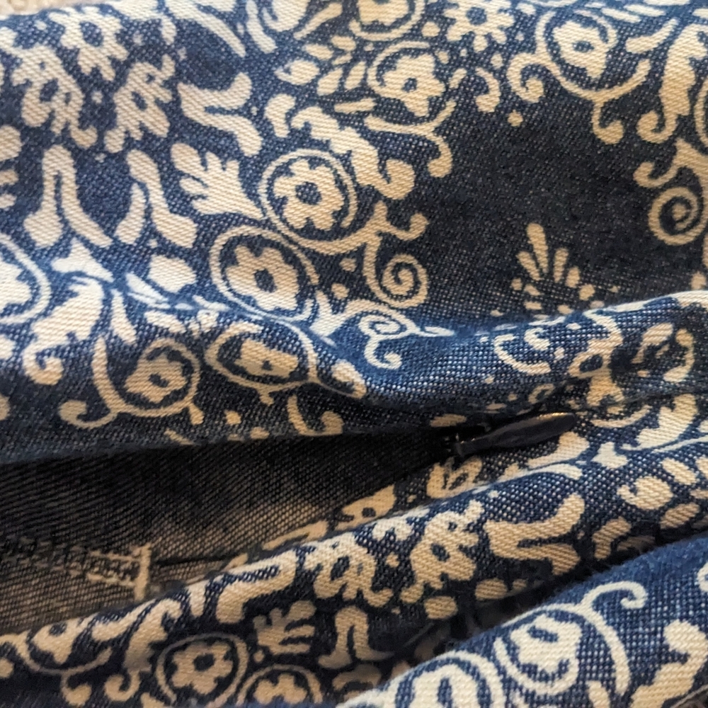 🌸 4/$10 LOFT Denim Midi A-line Skirt w/ White Floral Pattern - Picture 8 of 9